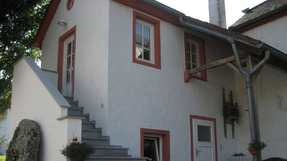 Hentern Apartment | In the countryside, by the river, quiet, fireplace, small terrace, WiFi, TV