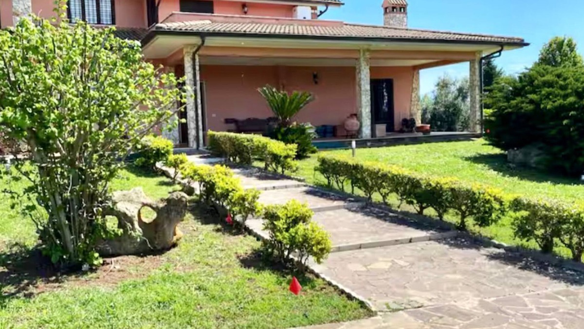 Fiano Romano House | In the green, half an hour from the center of Rome With summer and winter swimming pool