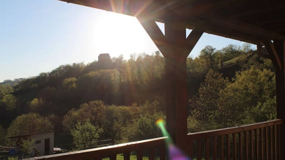 Saint-Etienne-de-Maurs House | In the heart of the Cantalien Chataigneraie, large house ideal for families.
