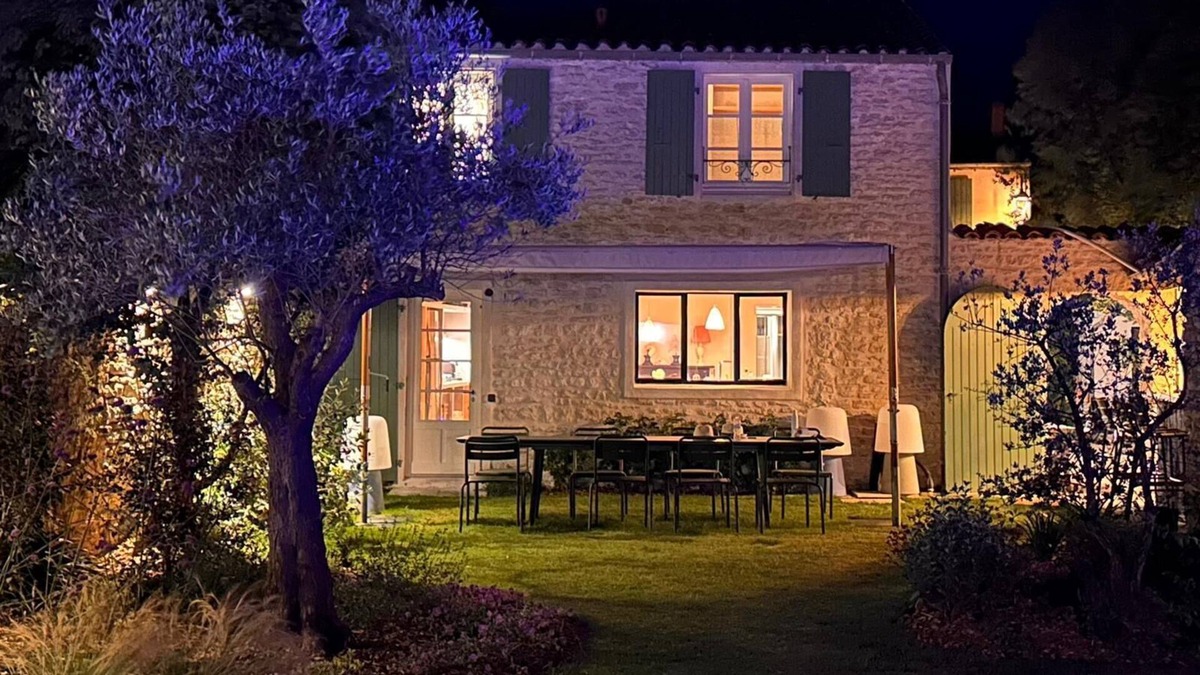 Ars-en-Re Villa | In the heart of Ars-en-Ré, a haven of peace awaits you at Casa Familia