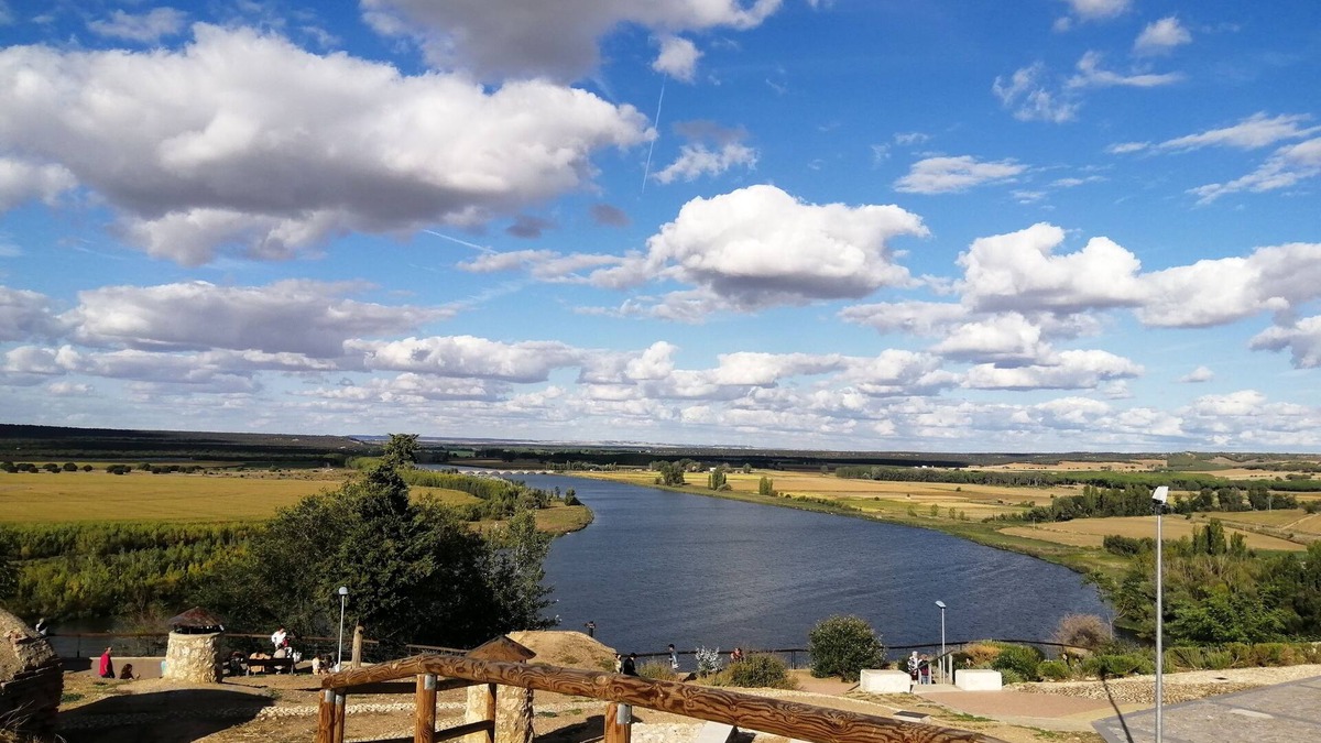 Castronuno Apartment | In the heart of the city. Your comfort, next to the beautiful views.