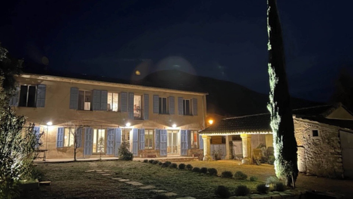 Rustrel House | In the heart of the Luberon and the Colorado Provençal, former school completely renovated