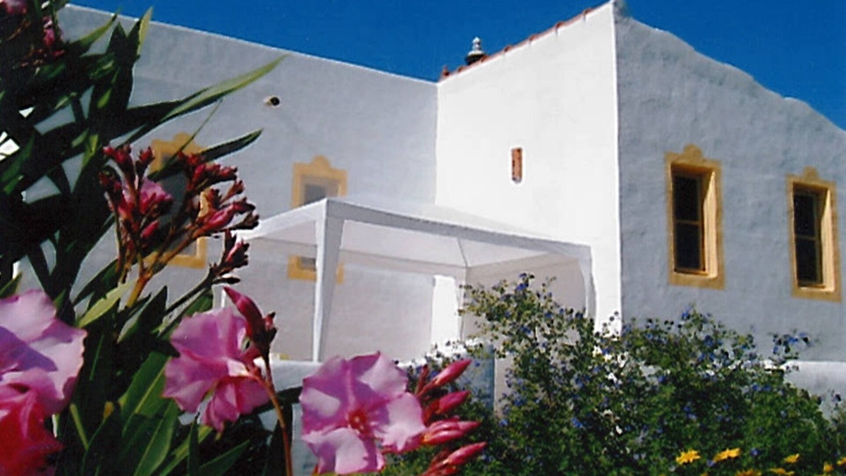 Silves House | In the heart of the orange trees of the Algarve between beach and countryside