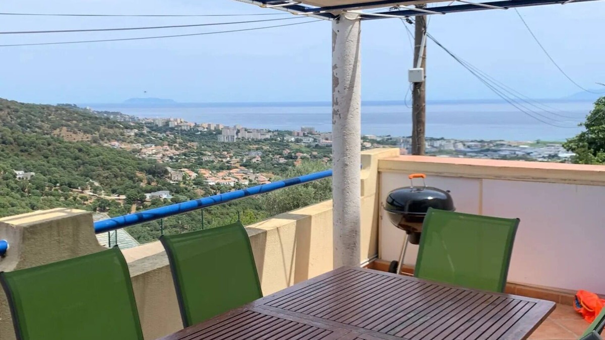 Furiani Apartment | In the heart of the village of Furiani Village