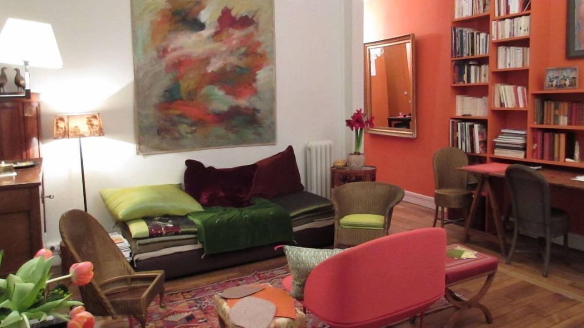Auteuil Apartment | In the heart of the village of Auteuil! Urgent! Christmas and New Year discounts!