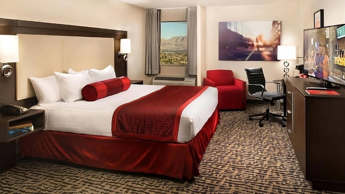 Gateway District Hotel | In the Heart of Vegas Attractions! Casino, Pool, Game Room, Near Mob Museum!