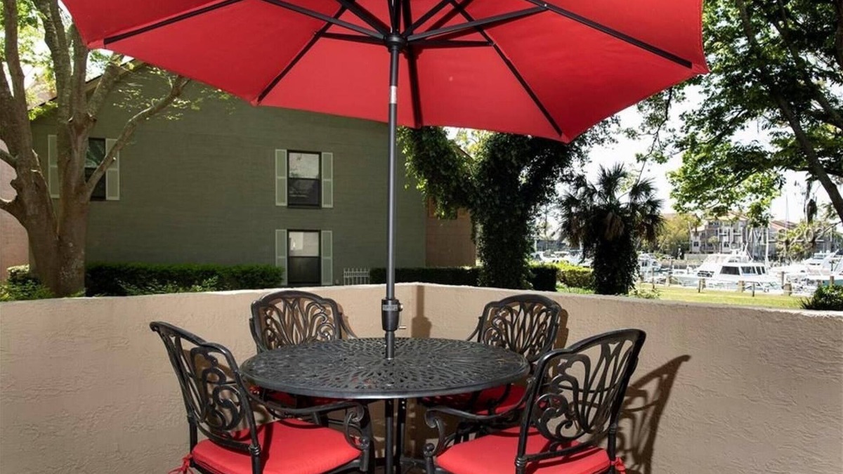 Harbour Town Condo | In the Heart of Harbour Town 2BR/2.5BA-Pool Access