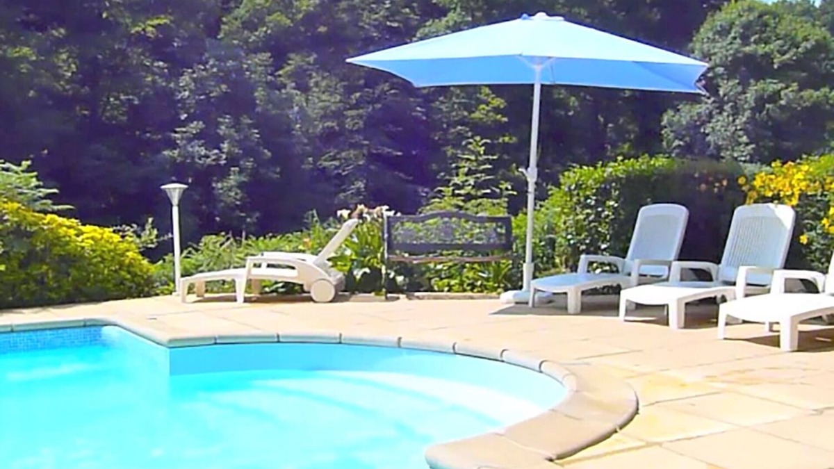 Plouguenast House | In the nature, along the river with sport activities and swimming pool