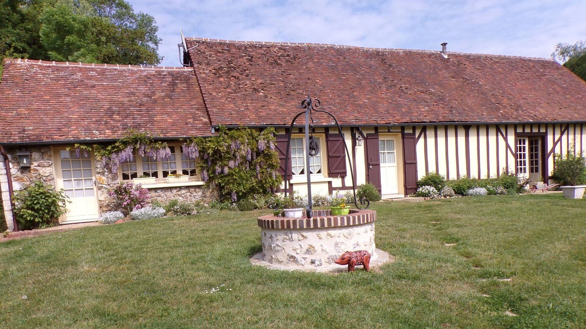 Unverre House | In the Pays de Brou single storey house in the countryside in Unverre