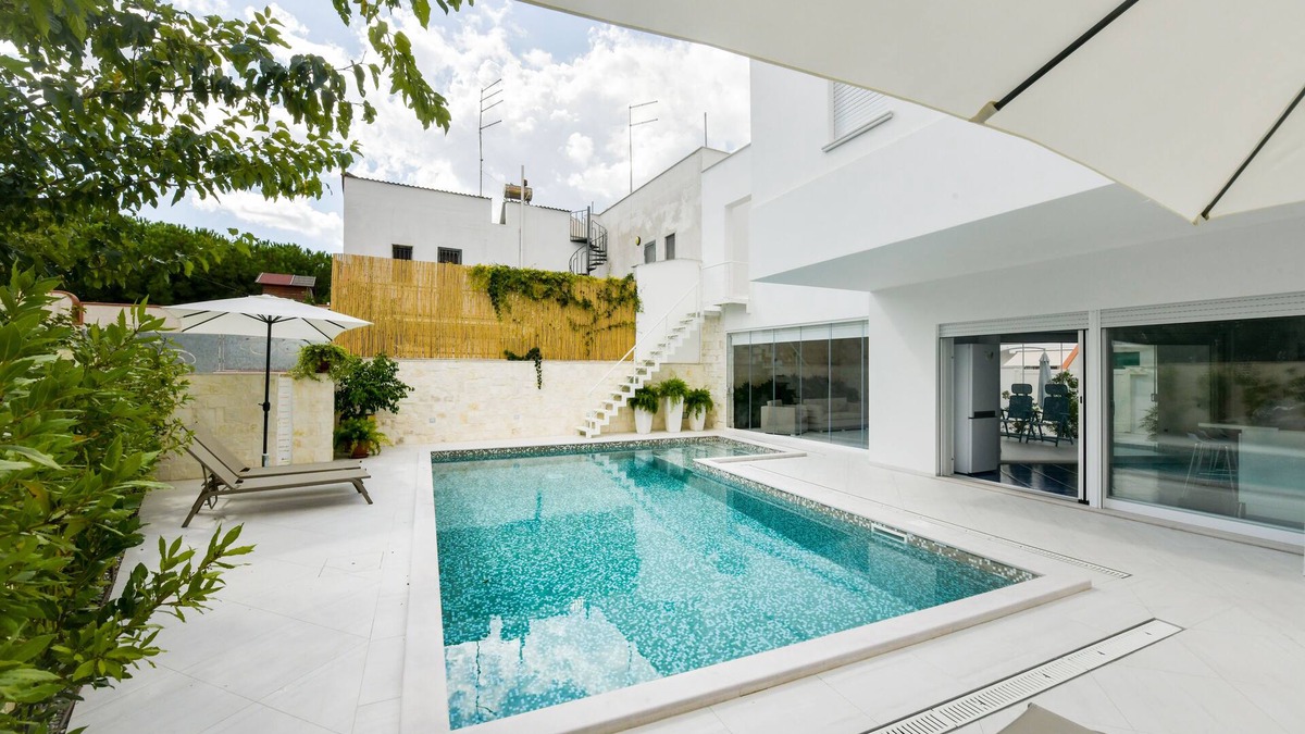 Campomarino di Maruggio Villa | In the pool holiday home
