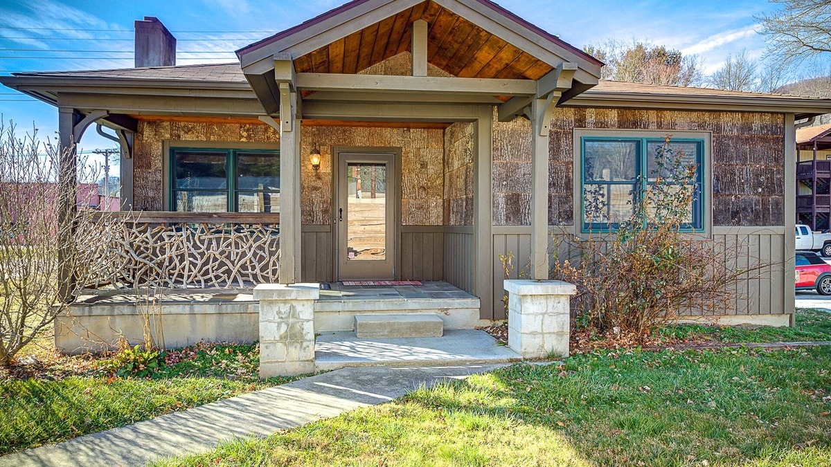 Boone House | In-Town Convenience close to Downtown