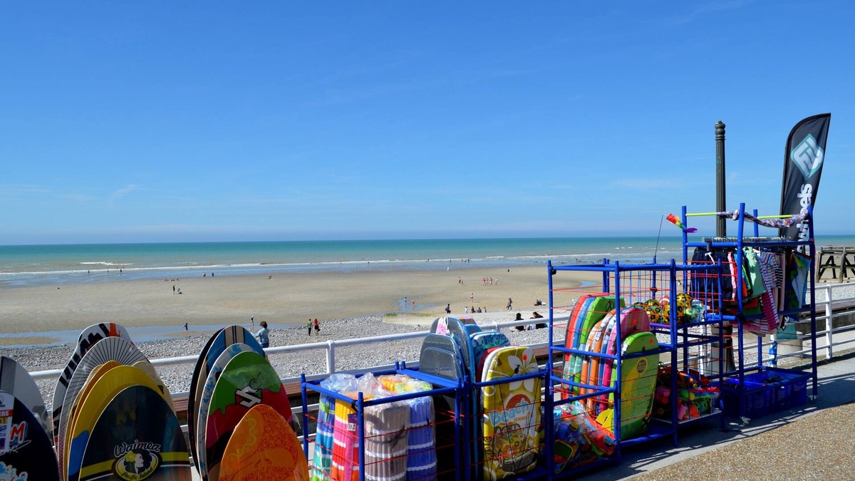 Veules-les-Roses Apartment | In Veules les Roses, 2 minutes from the beach and shops - 1 small dog accepted