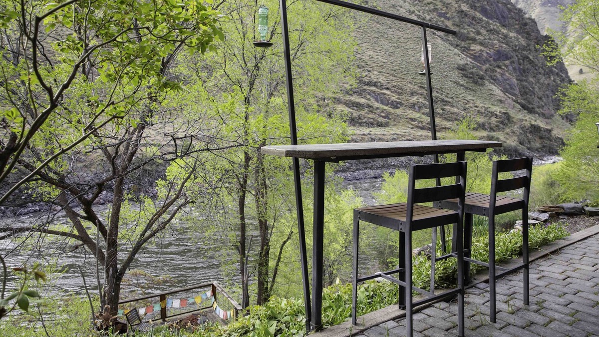 Riggins Apartment | Inbody Hideaway River Front Vacation Rental - Ease into Relaxation