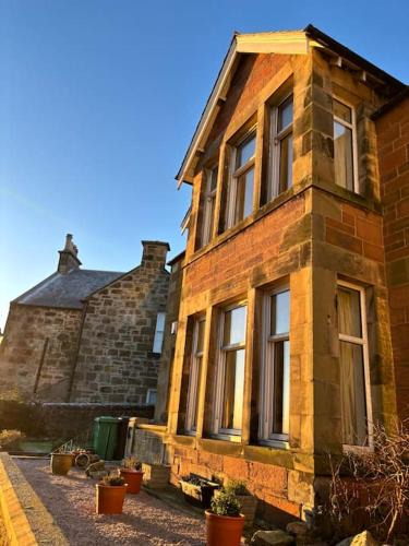 Burntisland House | Inchview Beachfront with Log Fire near Edinburgh