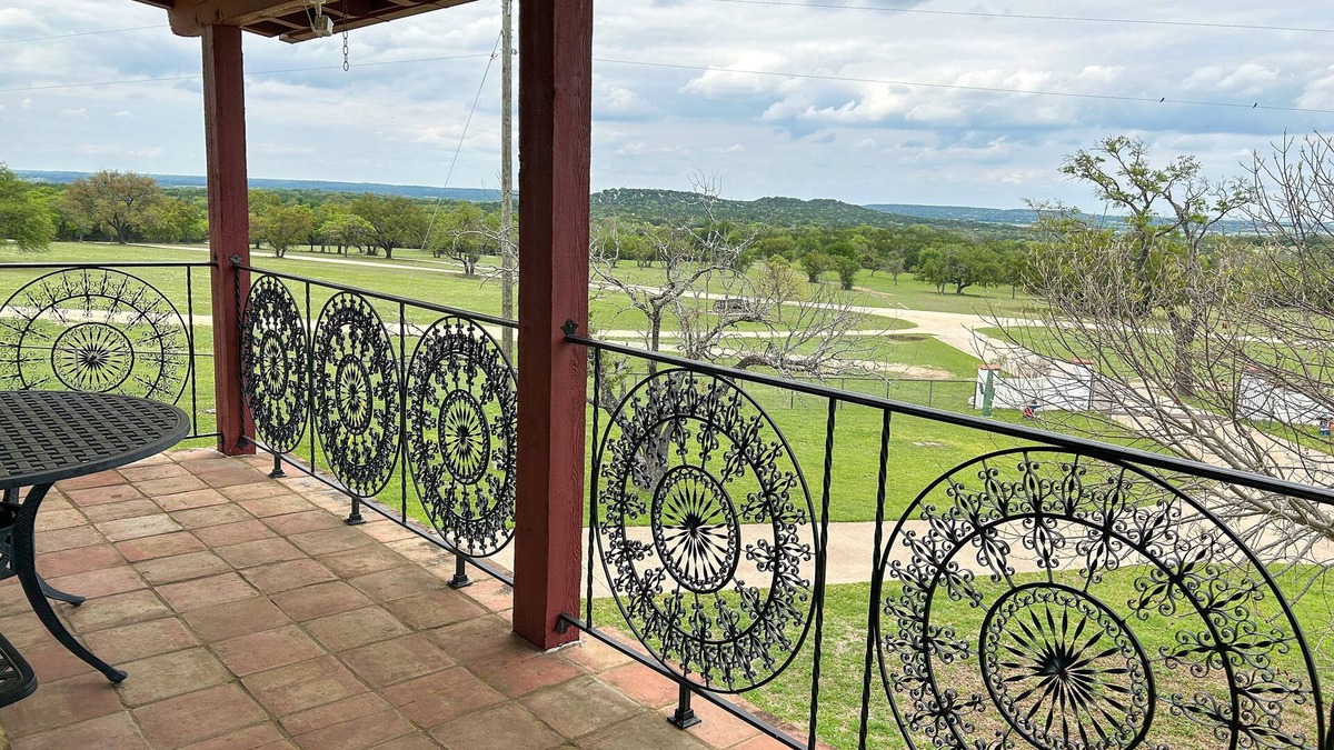 Meridian Cabin | Inclusive Texas Hunting Lodge on Secluded Exotic Ranch just South of Dallas
