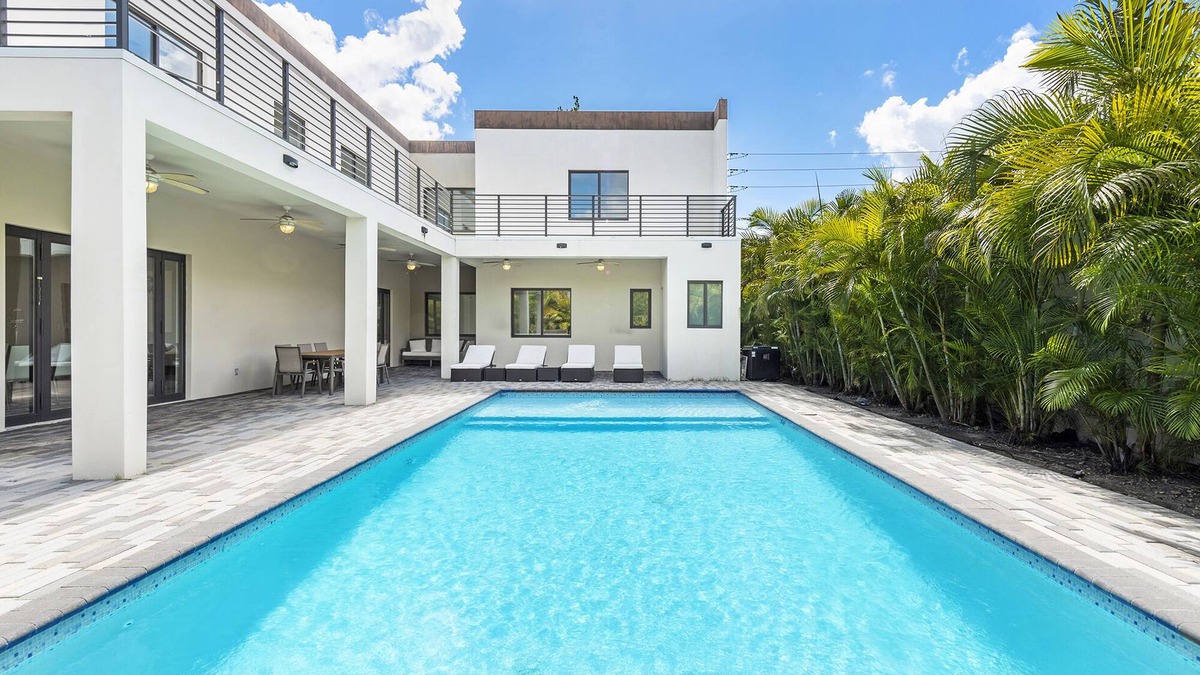 South Miami Villa | Incredible 10BR/11BTH Oasis Villa