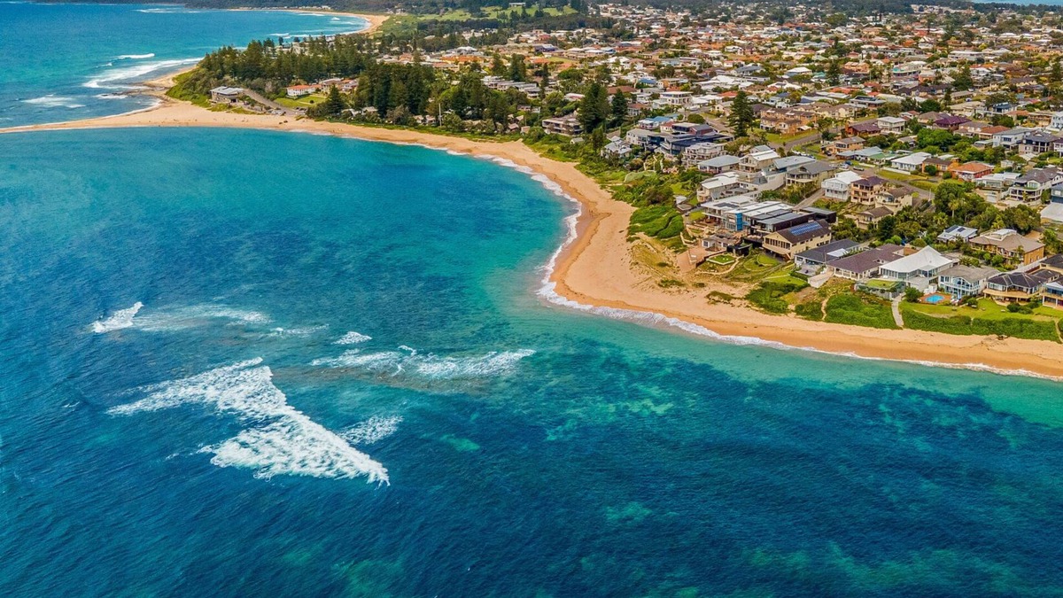 Blue Bay House | Incredible 5-Bedroom Beachfront Retreat with Pool
