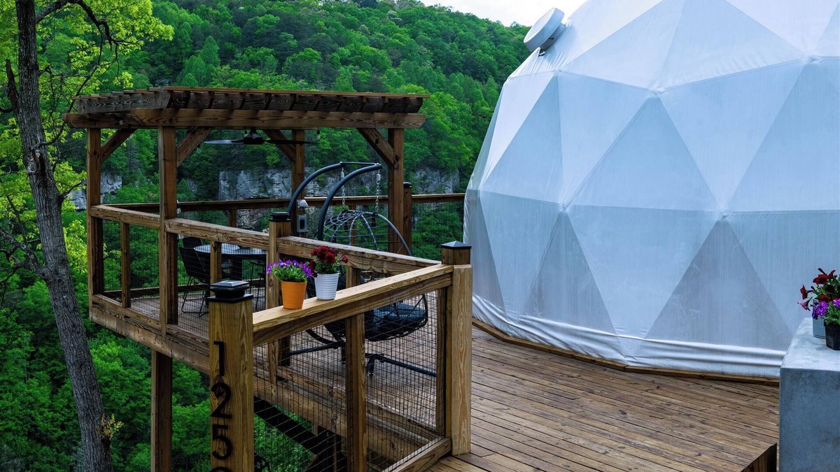 Pikeville Cabin | Incredible Cliffside Setting