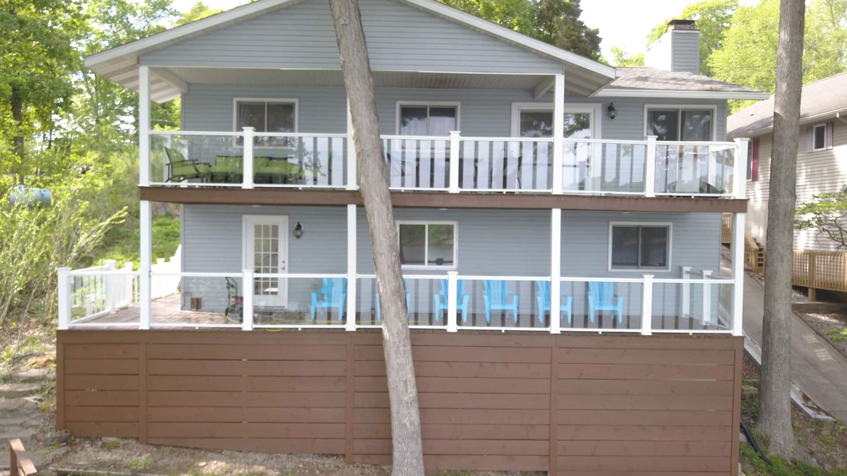 Goreville House | Incredible Lake house with Amazing Water Views, 2 Bay Dock and Game Room!