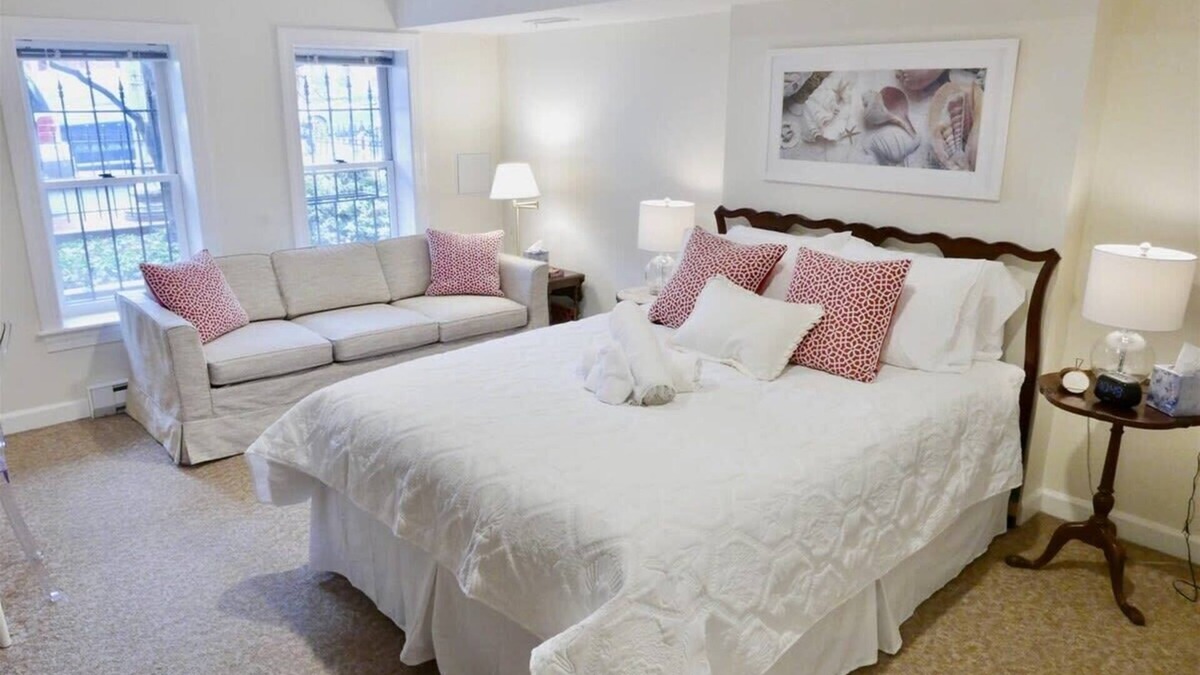 Logan Circle Apartment | Incredible Location, steps from 14th!