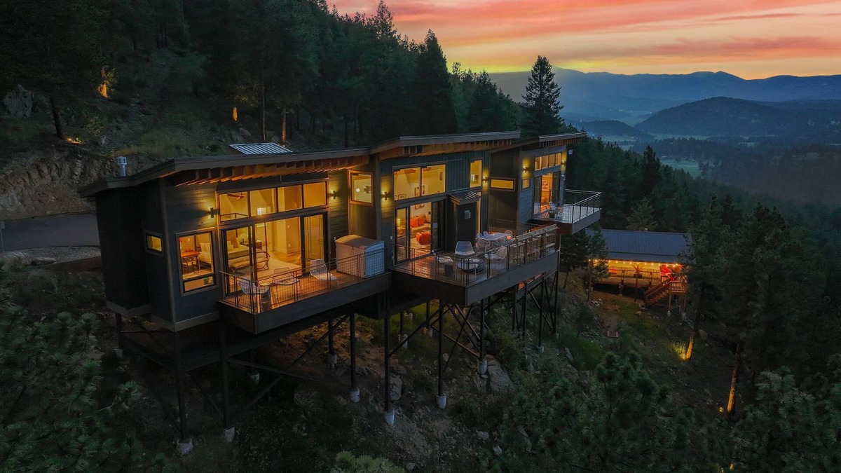 Bailey House | Incredible Luxury Zen Treehouse+Glamping Tent - Views for Miles & Hot Tub/Sauna