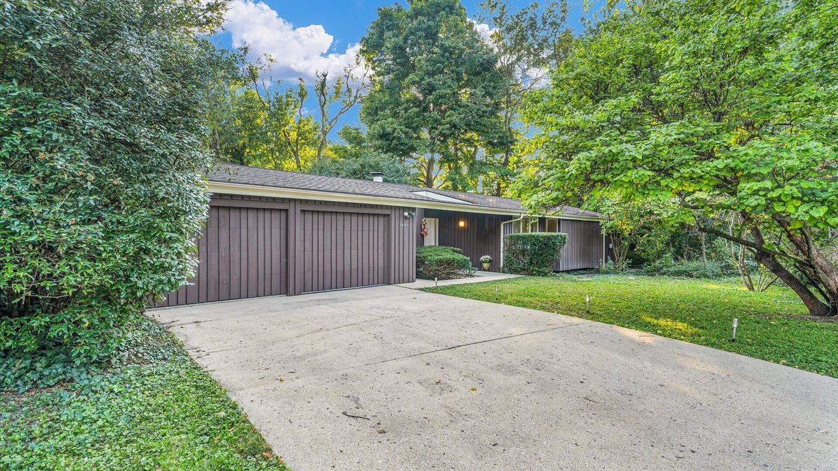 Urbana House | Incredible Mid-Century home in premium location