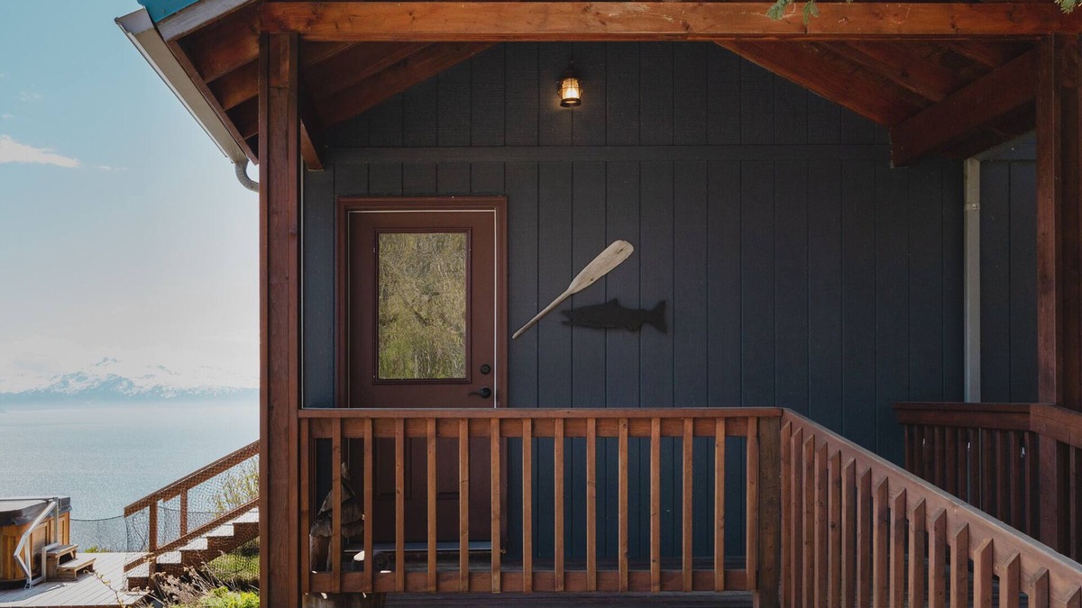 Homer Cottage | Incredible View, Privacy & Private hot tub!