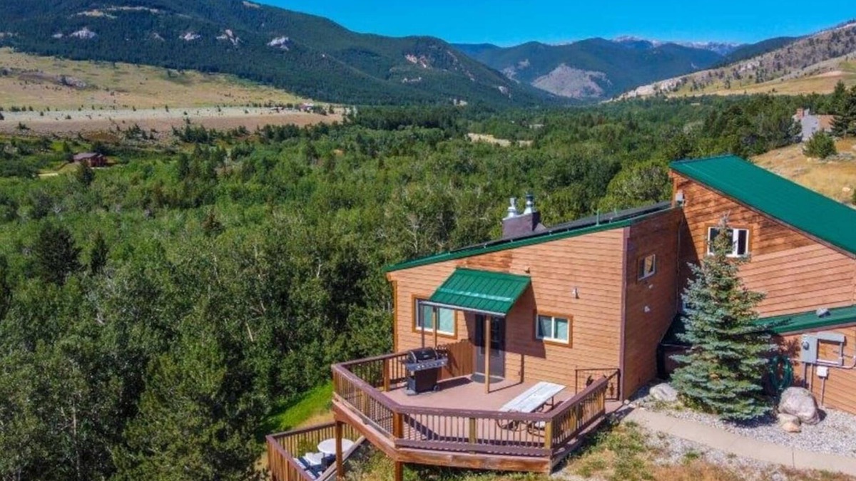 Red Lodge House | Incredible Views - Sleeps 19 People- Perfectly Situated Between Red Lodge Mountain and Downtown!