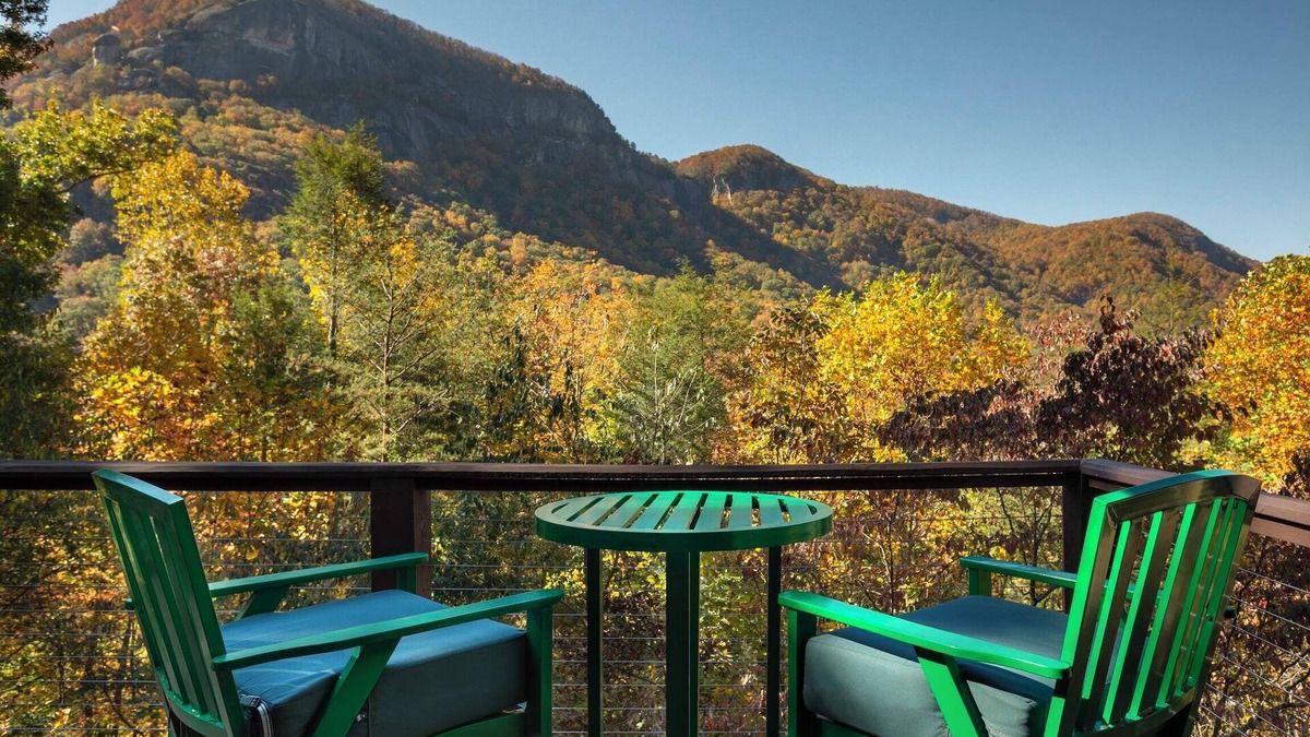 Chimney Rock House | Incredible waterfall and mountain views| Hot Tub| Fire Pit
