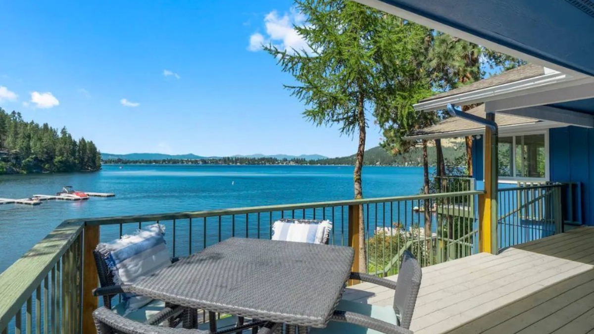 Liberty Lake House | Incredible Waterfront Lakehouse on Liberty Lake
