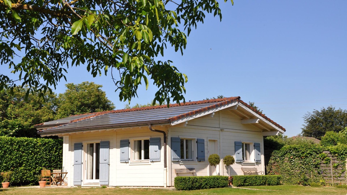 Collonge-Bellerive House | independent house in property with views of Mont Blanc.