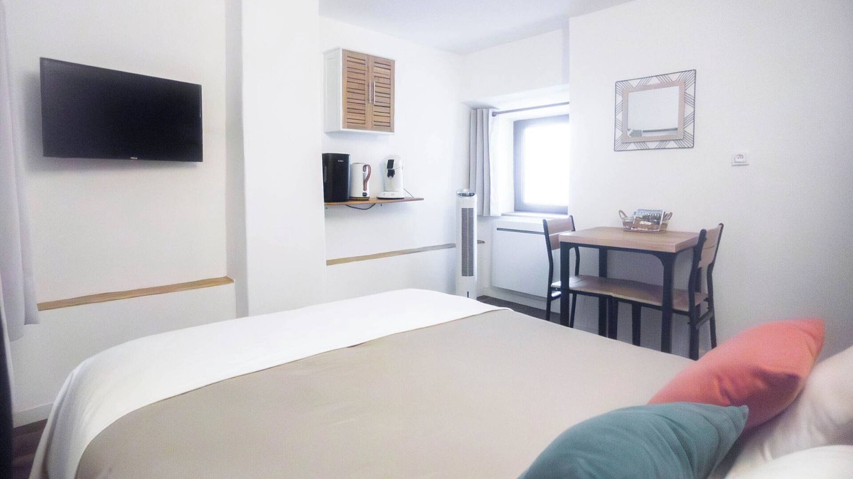 Montpezat-sous-Bauzon Bed & Breakfast | Independent room with private bathroom