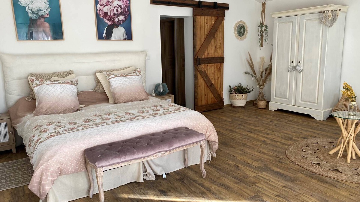 Meounes-les-Montrieux Apartment | INDEPENDENT STUDIO LA COUCOURELLE 38m2 close to hiking trails