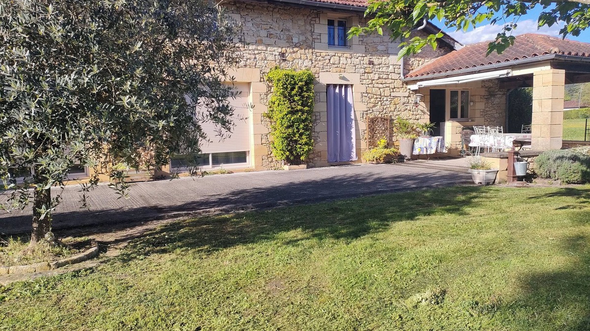 Saint-Cyprien House | independent cottage LE PRIOLAT 2 to 8 pers. at the heart of the PGD NOIR-ST CYPRI
