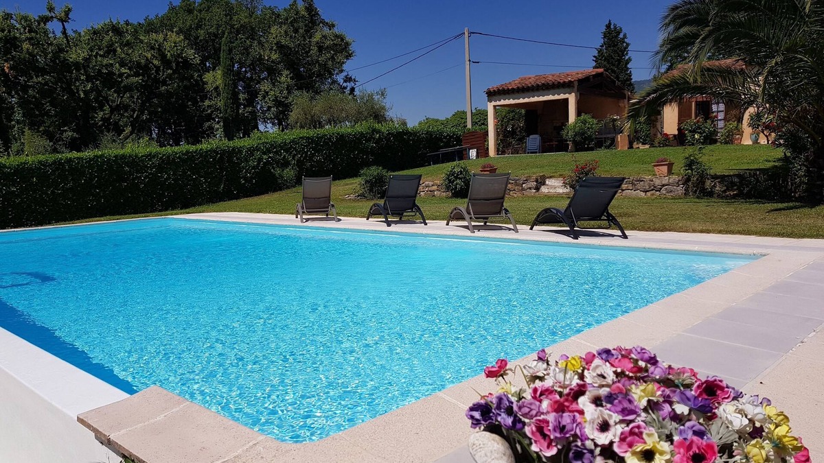 Chateauneuf-Grasse Villa | Independent Villa with Large Pool and Summer Kitchen