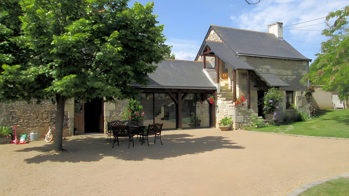 Brigne Apartment | Independent Gite at Logis des Moulins