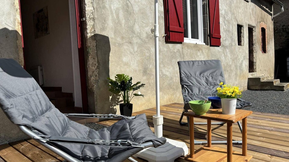 Saulcet Cottage | Independent house in vineyard, pets welcome