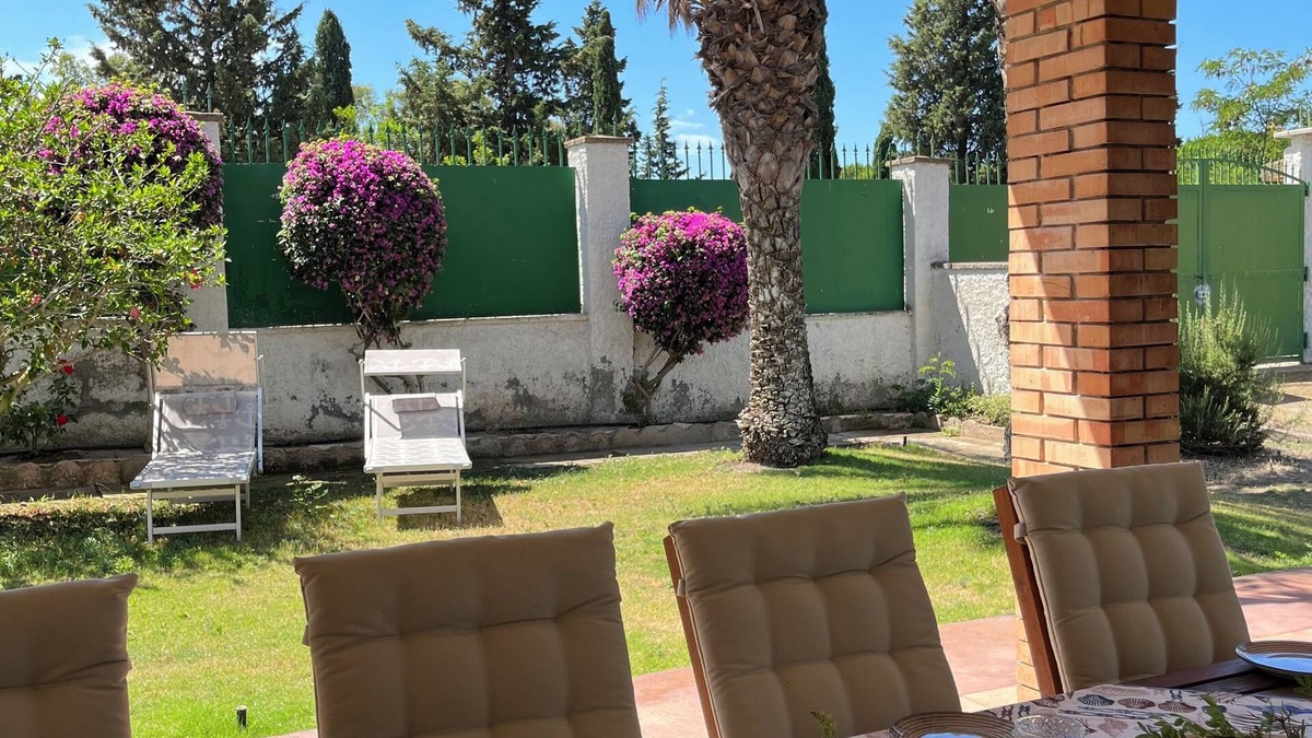 Terra Mala Villa | Independent villa within walking distance of the sea.