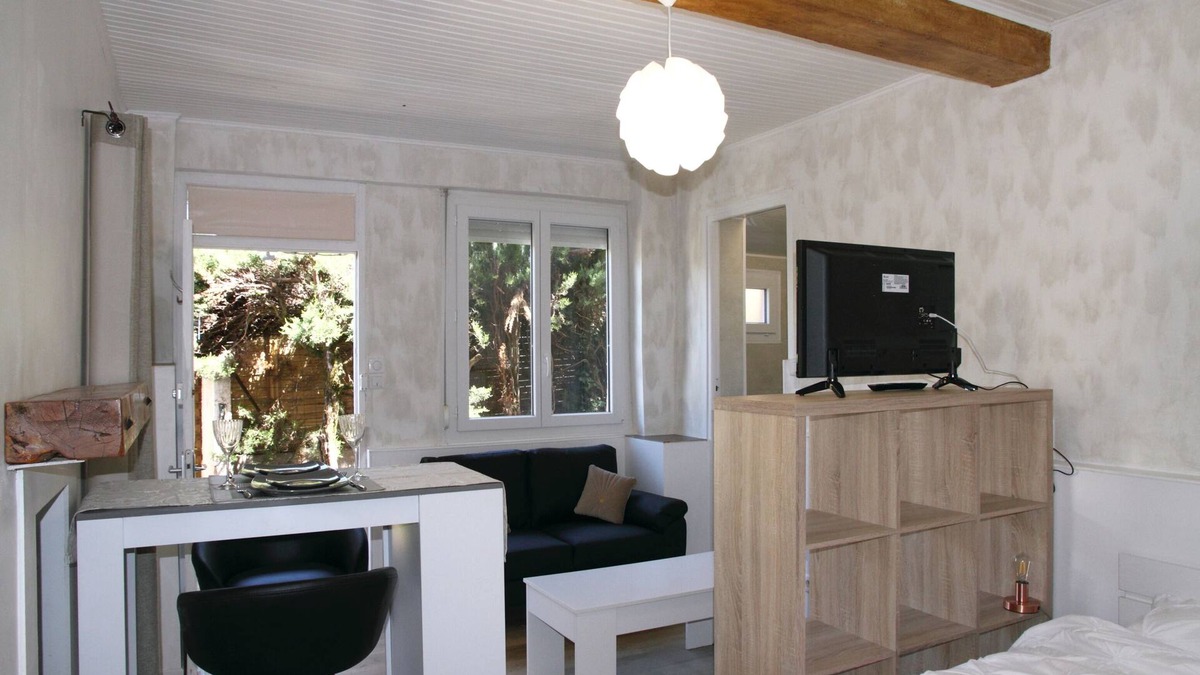 Vernet-les-Bains Apartment | Independent studio in a quiet building with small patio