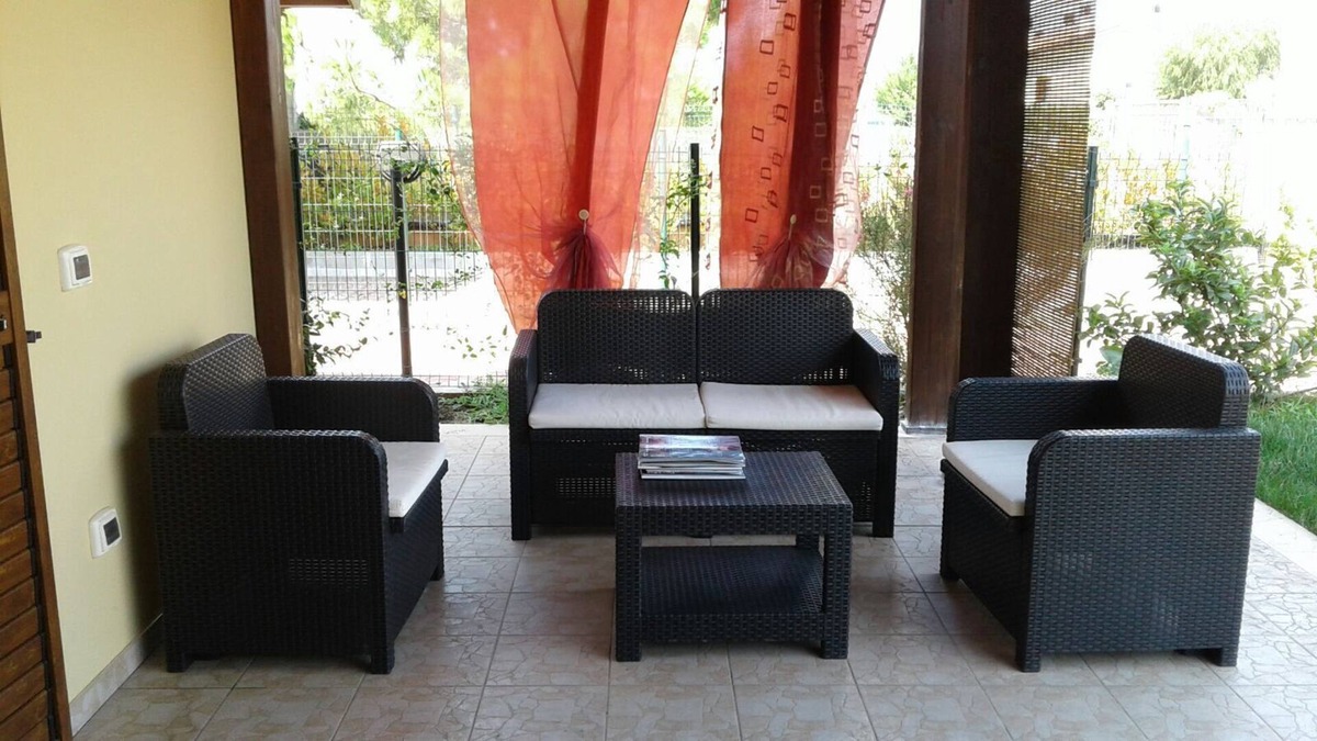 Lido House | independent villa with garden