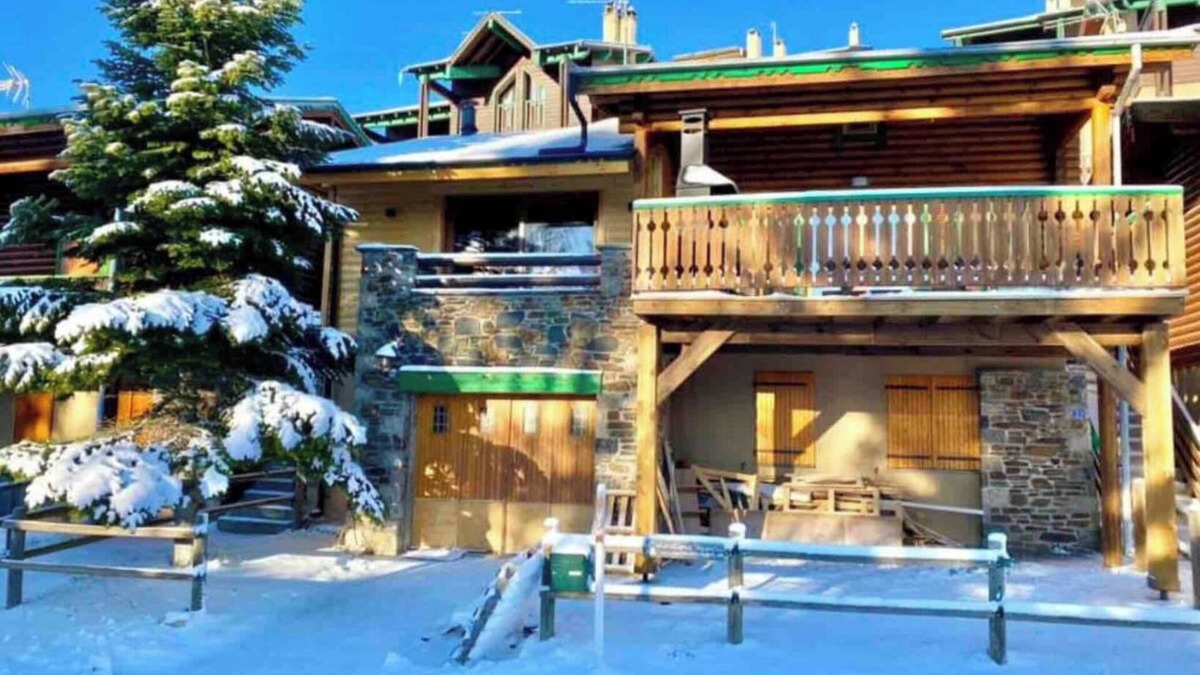 Pyrenees 2000 Ski Chalet | Independent wooden chalet near the slopes 2000 Pyrénées WIFI comfort