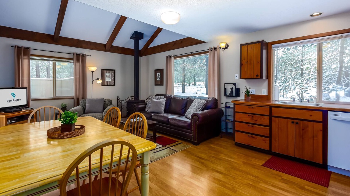 Deer Park House | INDI02 - Charming home in the heart of Sunriver, Hot Tub