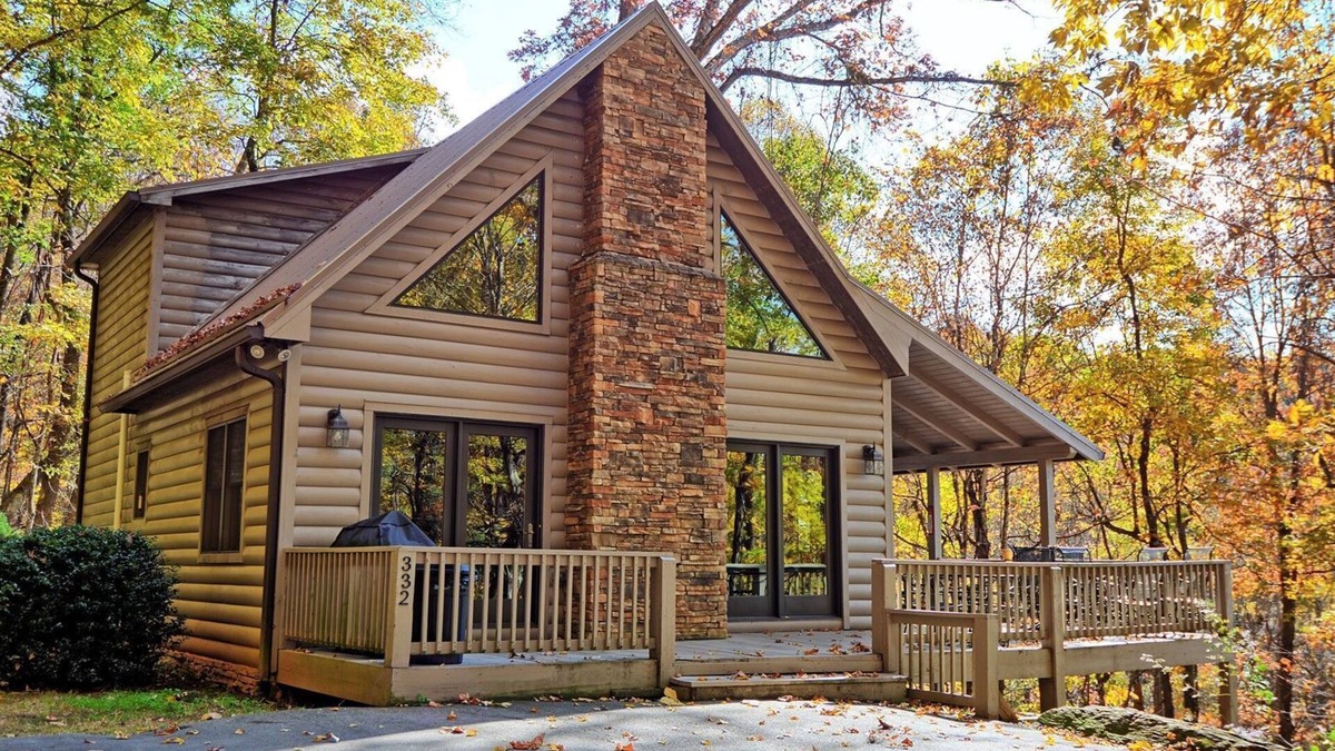 West Jefferson Cabin | Indian Cove-Open for Bookings! Hot Tub, Pool Table, WIFI, Gas FP, Fire Pit
