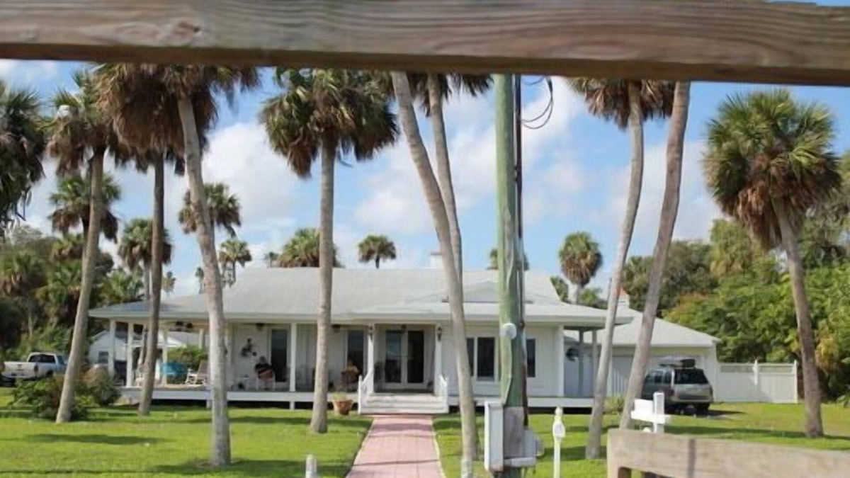 St. Lucie Village Cottage | Indian River Lagoon Waterfront Cottages