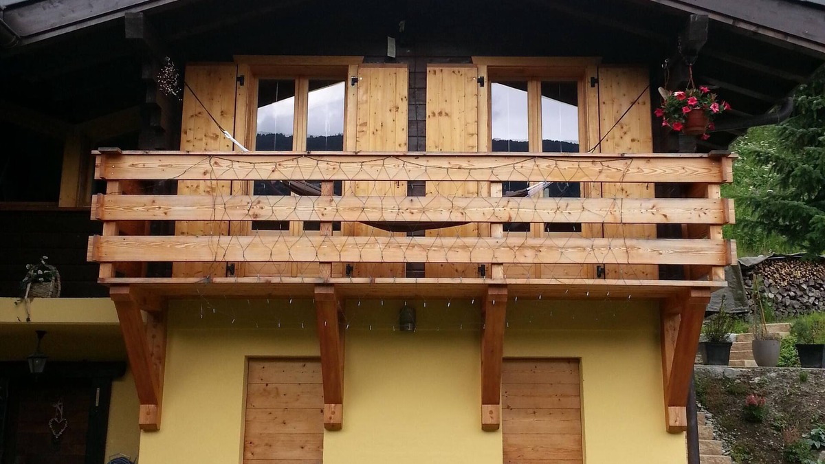 Lauenen Bei Gstaad Ski Chalet | Indian summer in Anniviers: Chalet Les Frasques, nature, sauna, chalet 36m2