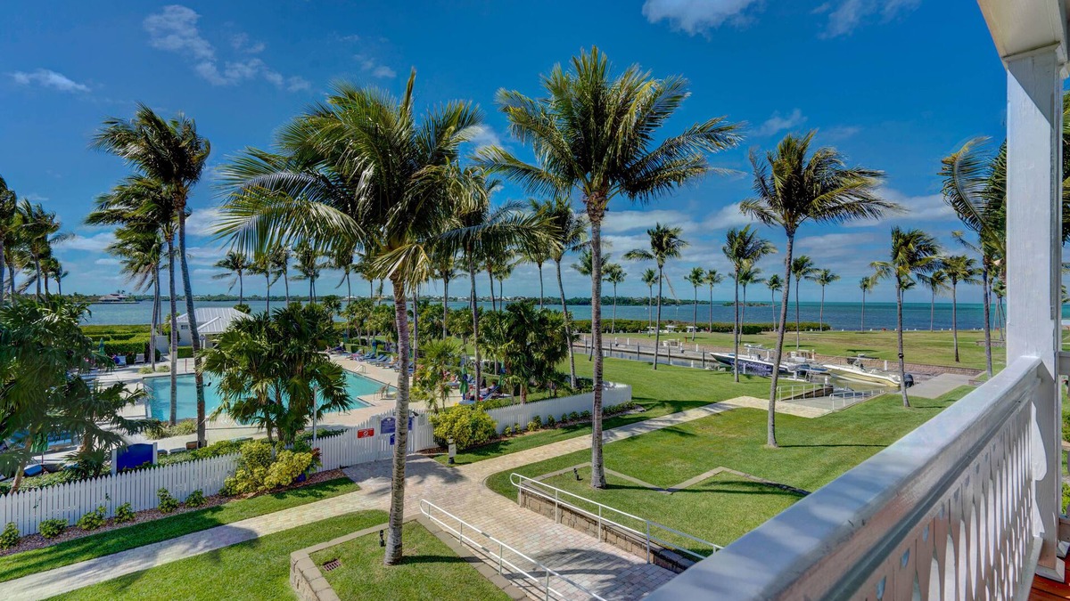 Indigo Reef Marina Homes House | Indigo Reef End Unit 3BR Waterfront Townhome w/Boat Slip, Pool, Gym & Views!