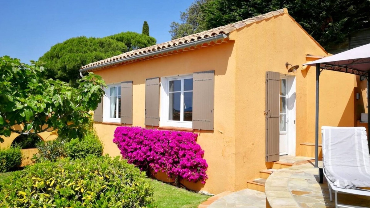 Plage de la Garonnette House | Individual house. Exceptional sea view, swimming pool, beach 400 m'away.