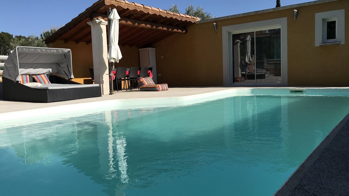 Gaujac Apartment | Individual STUDIO with peaceful pool in small village