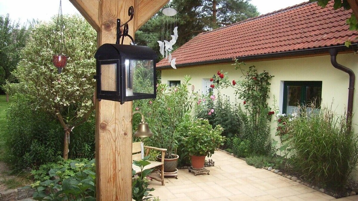 Pinnow House | Individuel Guesthoese with charme, central and quite situated by a lake 600m