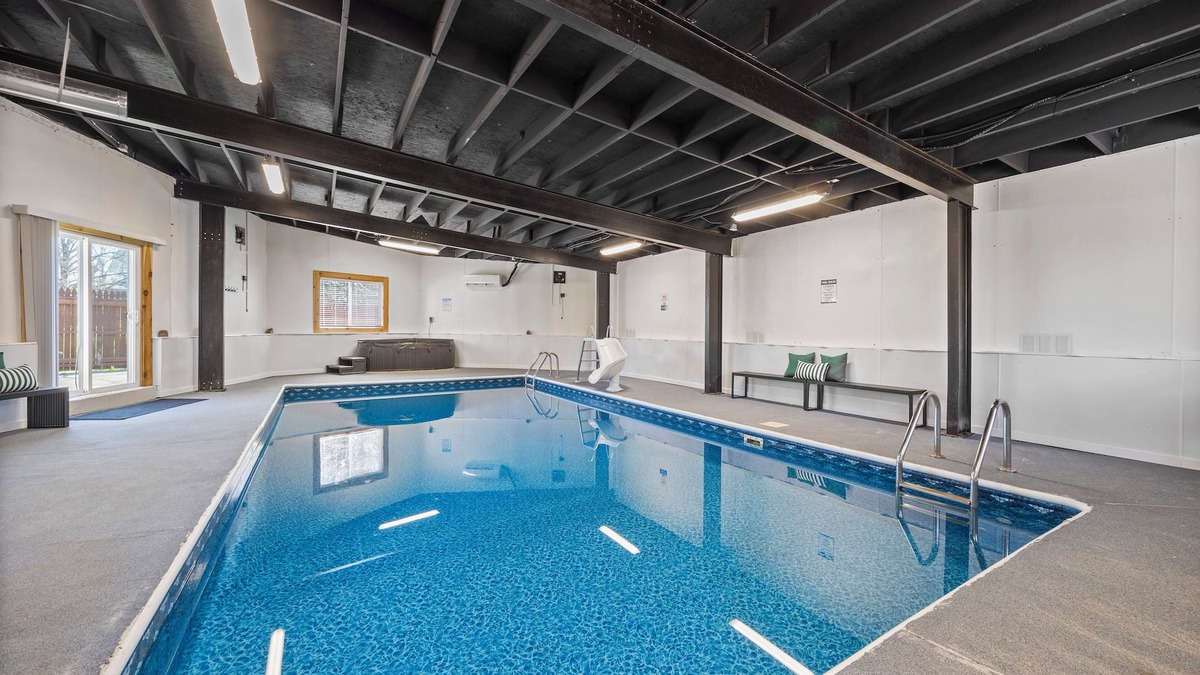 Milan House | Indoor Heated Pool |Game Room|Hot Tub|Sauna Near Sandusky| The Indoor Oasis